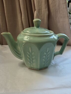 Vintage Shawnee Pottery Teapot in Fern Leaf Pattern
